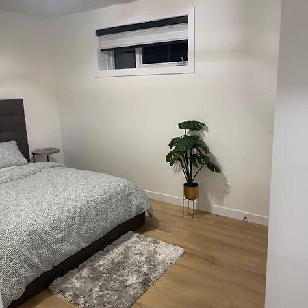 Modern 2Bedroom Suite In Sw Edmonton Close To Edmonton International Airport Kültér fotó